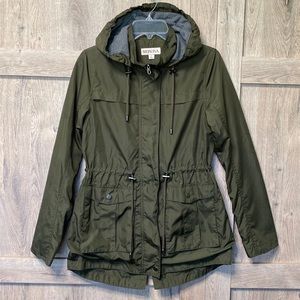 Merona brand Hooded, zip-front easy weather jacket, draw hood & waist 2 pockets